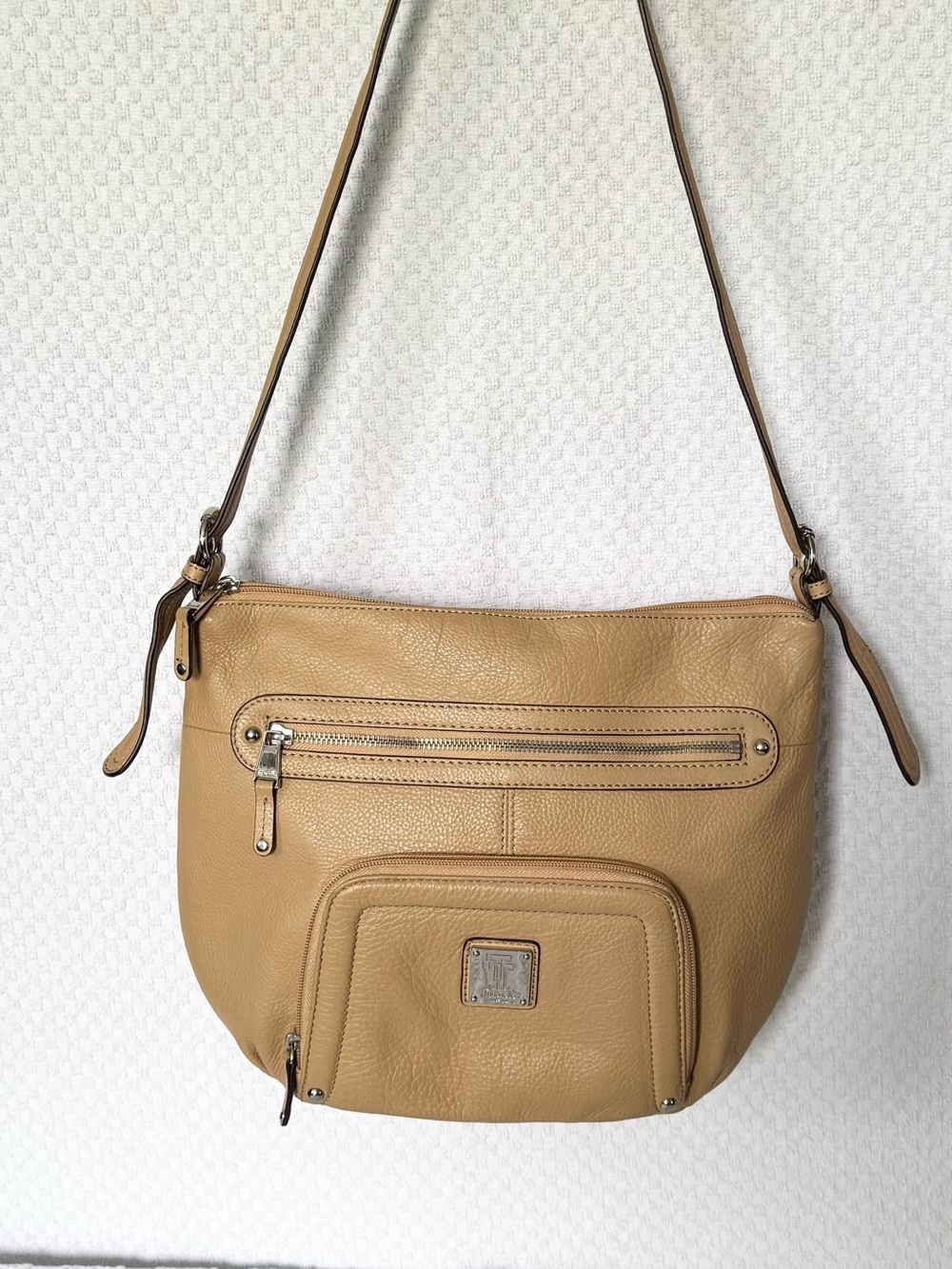 Tignanello EUC tan pebbled leather crossbody